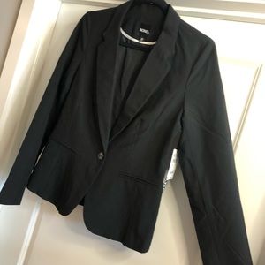 Black blazer. XL (juniors size). New with tags.